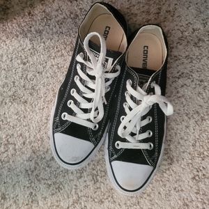 Low top black converse
